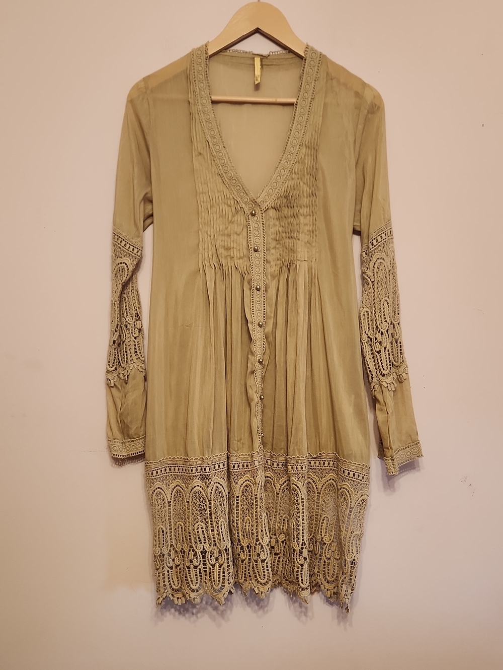 ELAN Silk Blend Pleaded Button Front Lace Hem Long Sleeves, size M